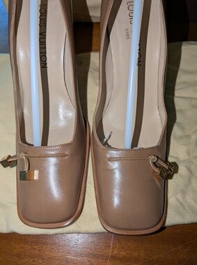Louis Vuitton 3.5 Block Heel And Toe. Made In Paris. Taupe-Beige Color. SZ 37.
